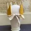 Bleue ou Jaune-Doré, elle est indispensable pour coiffer les têtes lors de la dégustation de la galette des Rois