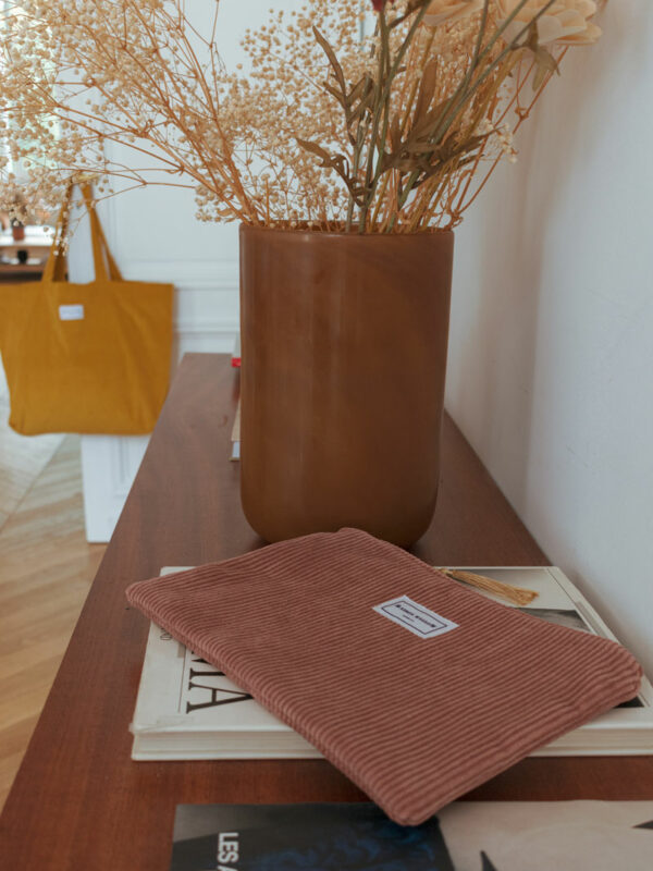 La pochette en velours, emblême de Maison Mallow