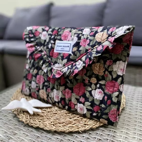 Jolie pochette motifs roses chics par Maison Mallow