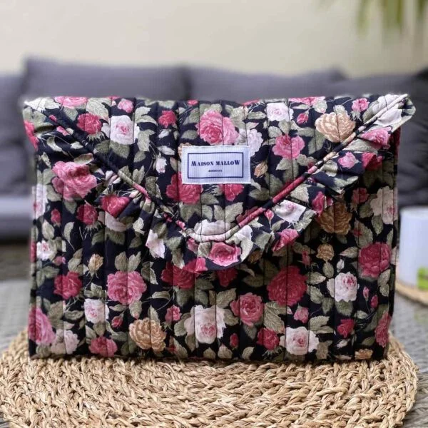 Pochette matelassée à volant, fleurie Jane