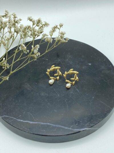 Boucles d'oreille fleuries en acier inoxydable et perles de culture nacrées