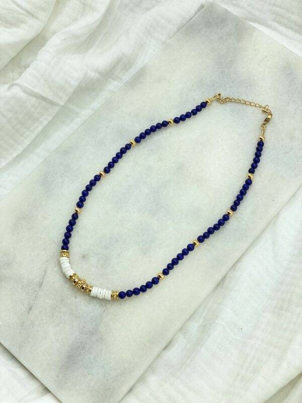 collier en perles heishi de coquillage, en perle lapis Lazuli , hématite et perles dorées à l'or fin 24 carats