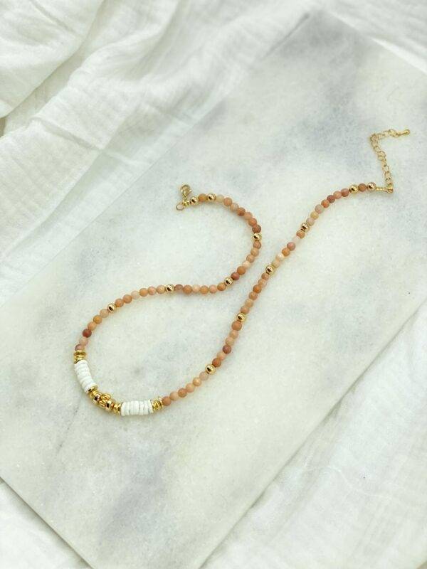 collier en perles heishi de coquillage, en perle rhodochrosite , hématite et perles dorées à l'or fin 24 carats