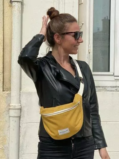 La version moutarde du sac banane de Maison Mallow