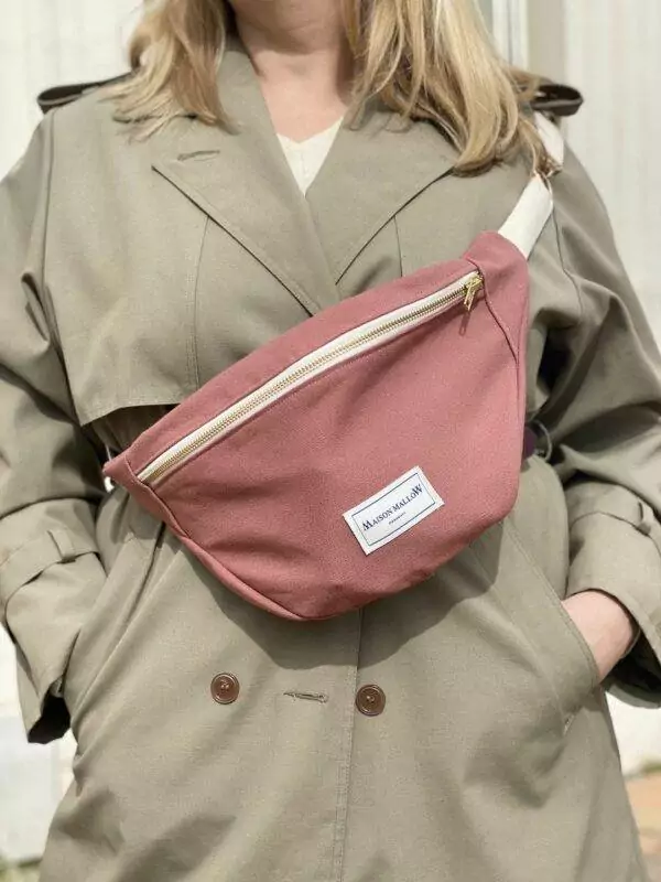 le sac banane Maison Mallow en couleur vieux rose