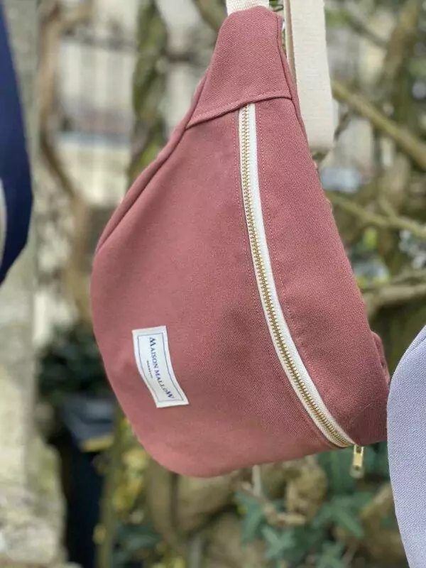 La banane en toile et aux dimensions parfaites en vieux rose