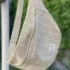 On adore les rayures chez Maison Mallow! ici, la banane couleur ficelle se pare de grandes rayures écrues