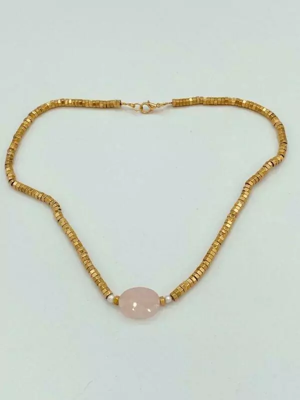 la simplicité et la singularité détermine le style du collier Dorothy aux couleurs douces et indémodables