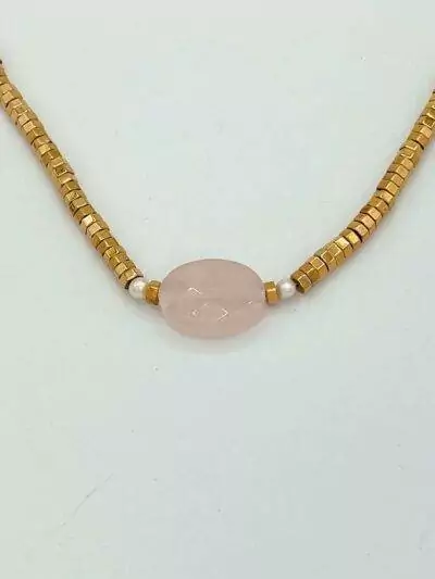 la simplicité et la singularité détermine le style du collier Dorothy aux couleurs douces et indémodables