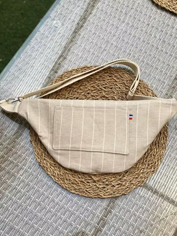poche au dos du sac banane rayé écru