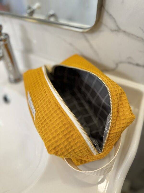 Intérieur de la trousse de toilette XL jaune curry