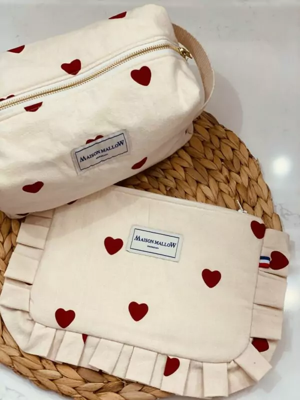 la trousse de toilette et la pochette coeur