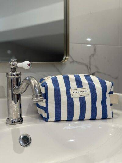 Trousse de toilette à rayures bleu et blanc