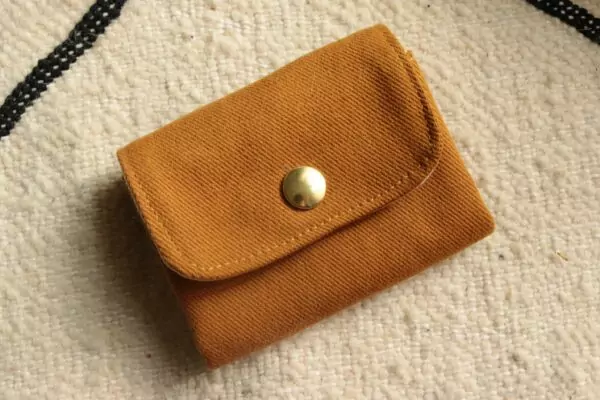 Mini Portefeuille en toile jaune moutarde Maison Mallow