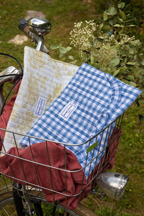 Pochettes à volant matelassées à la main