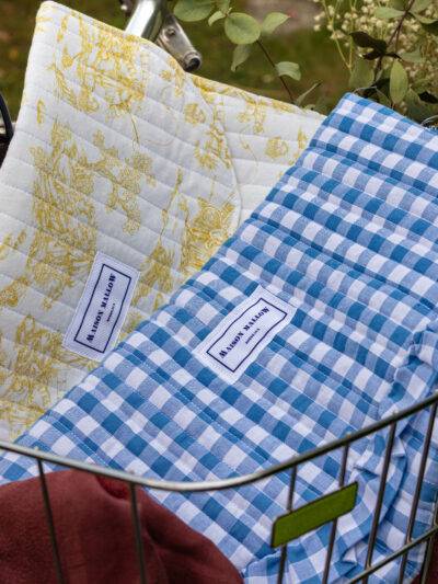 Pochettes à volant matelassées à la main