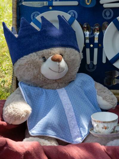 ours en peluche avec bavoir et couronne pour enfant