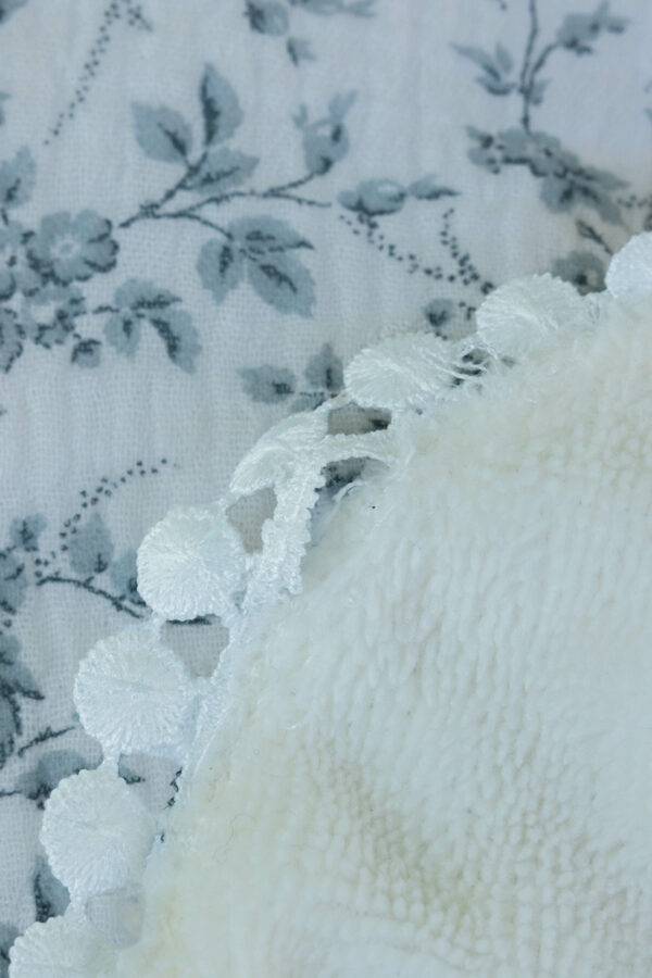 détails de bavoirs avec défaut de couture