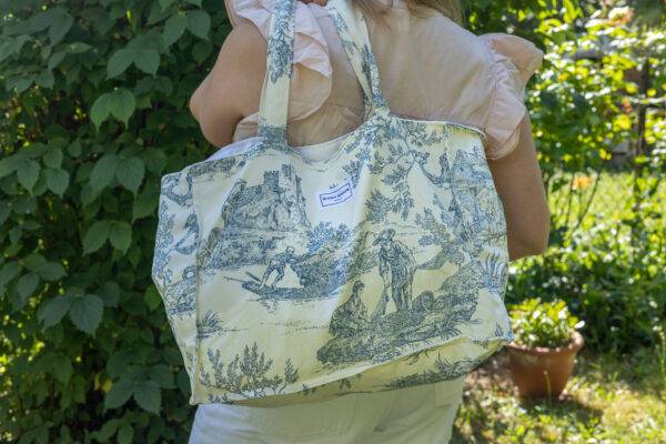 Cabas en toile de Jouy bleue et blanche