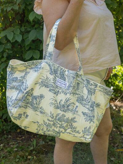 Cabas en toile de Jouy bleue et blanche