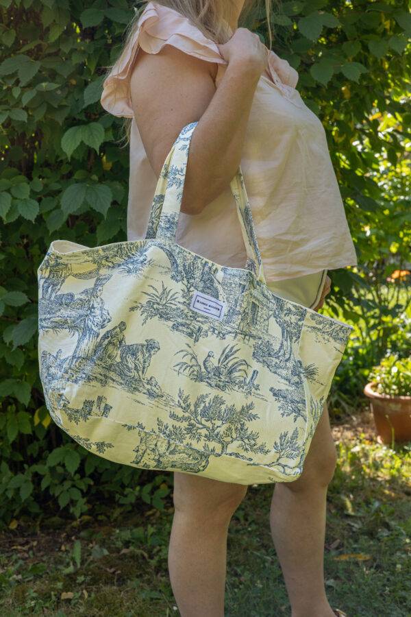 Cabas en toile de Jouy bleue et blanche