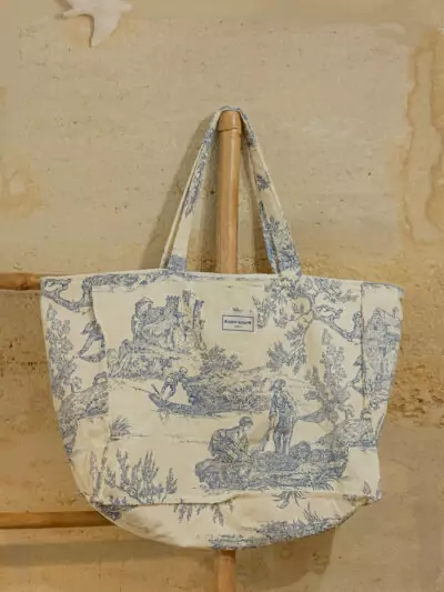 Cabas en toile de Jouy bleue et blanche