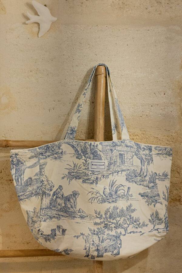 Cabas en toile de Jouy bleue et blanche