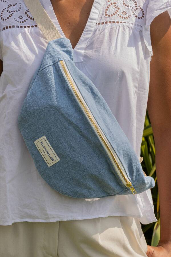 sac banane en lin bleu ciel détails