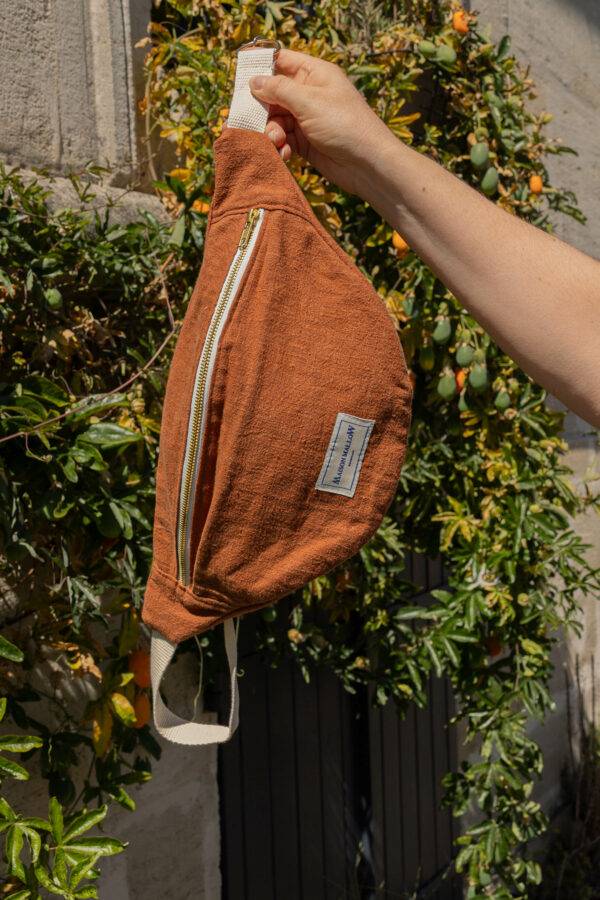 sac banane en lin terracotta