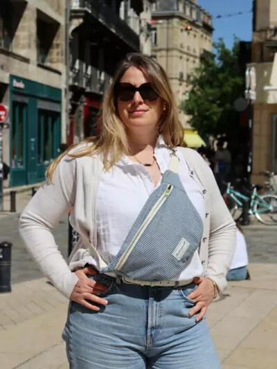 sac banane en jean rayé bleu et blanc