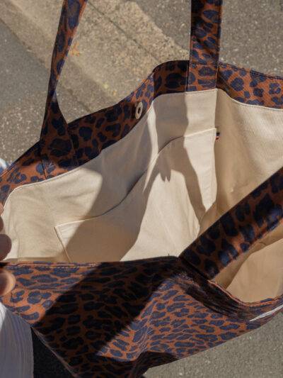 intérieur du sac cabas léopard bleu foncé