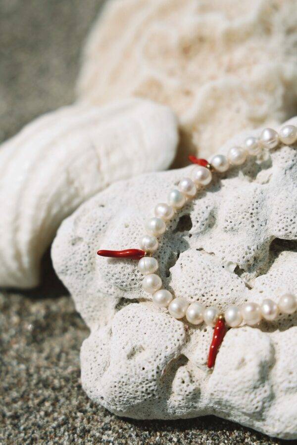 collier de perles et piments