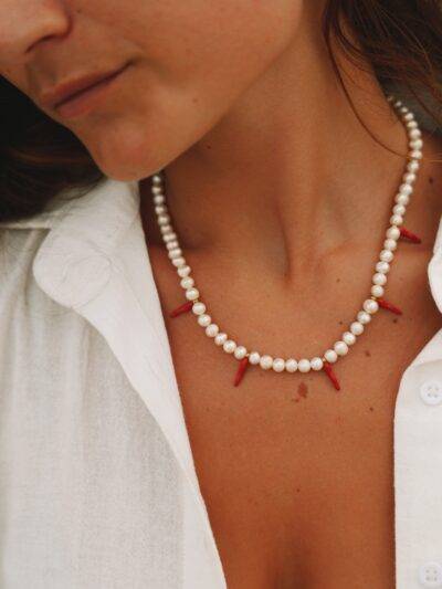 Collier de perles de culture et piments