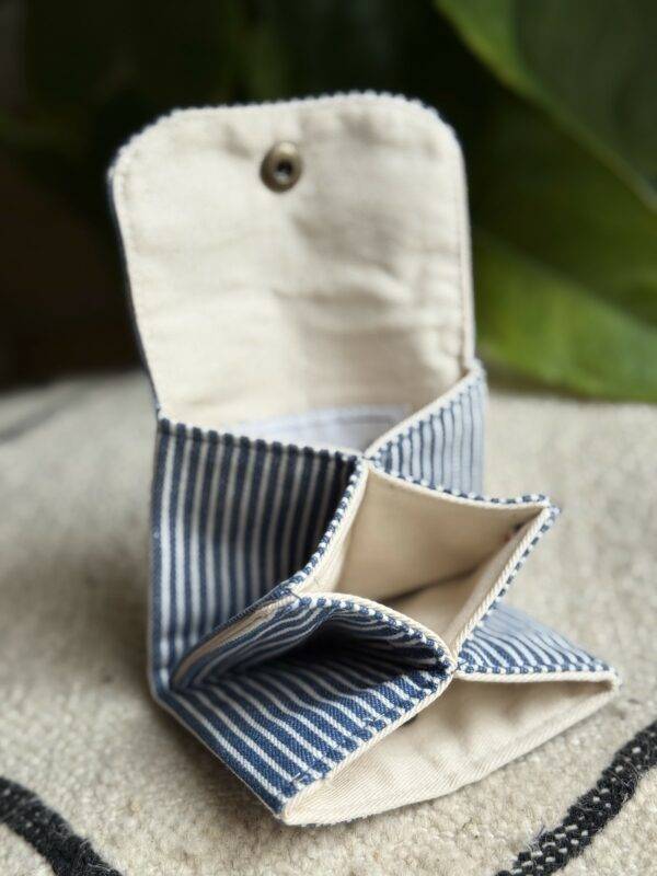 Mini Portefeuille jean bleu et banc ouvert