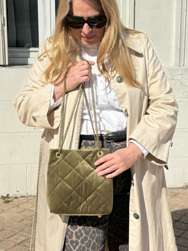 Sac bourse vert olive porté main