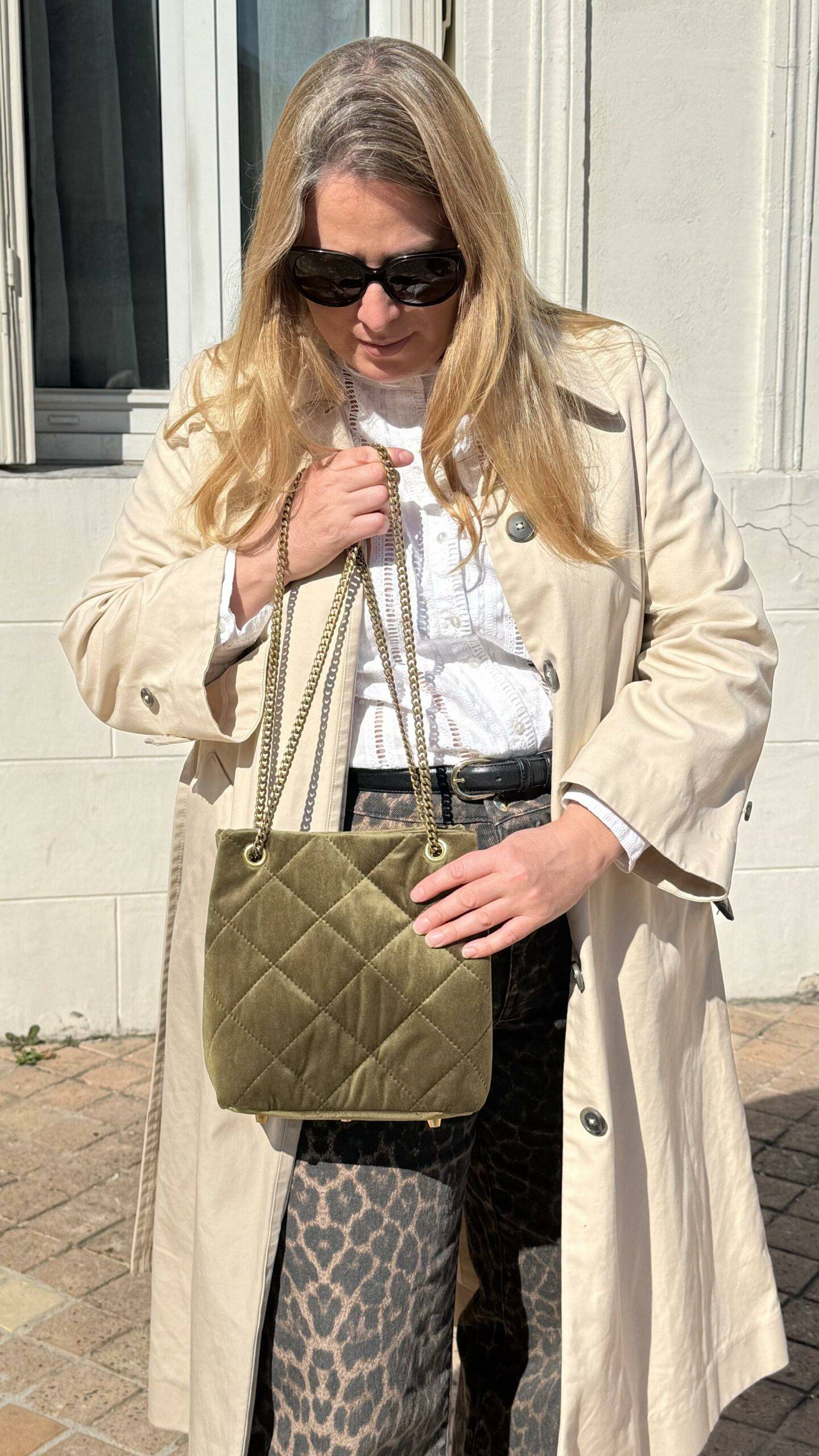 Sac bourse vert olive porté main