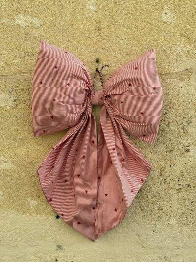 Grand noeud étoiles rouge