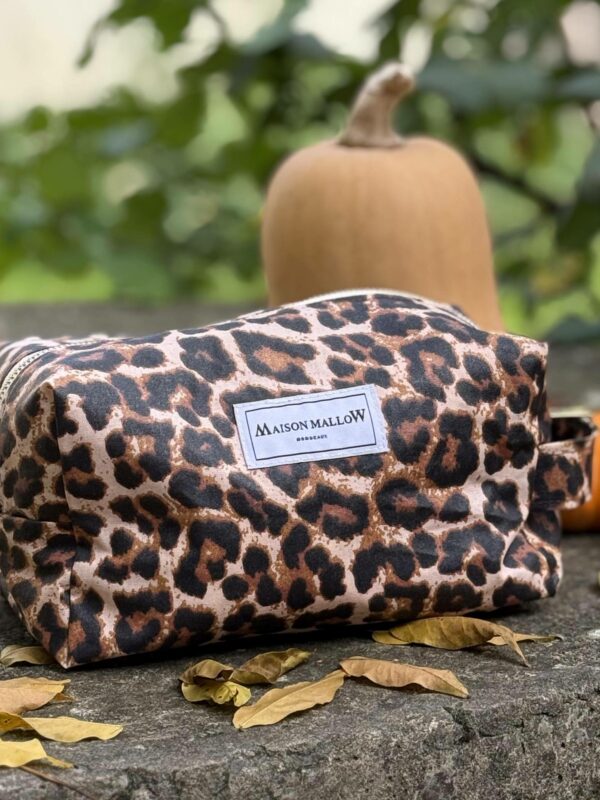 Trousse de toilette léopard enduit