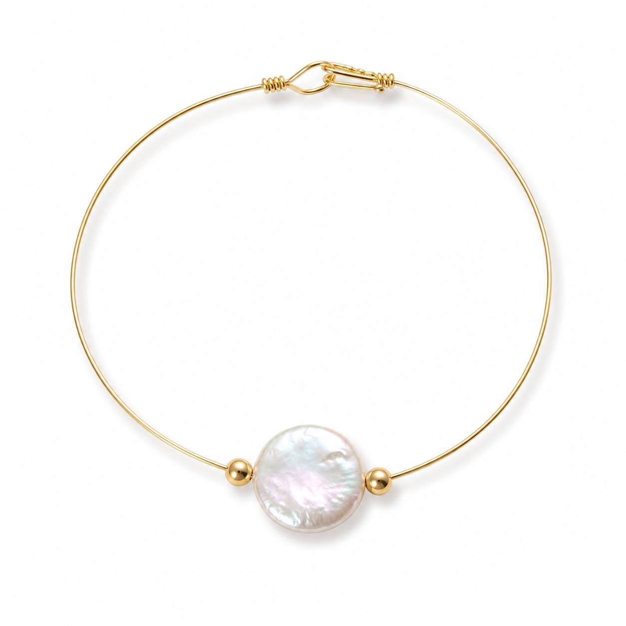 vue aérienne du bracelet Arrow en goldfilled 14K et perle d'eau douce baroque