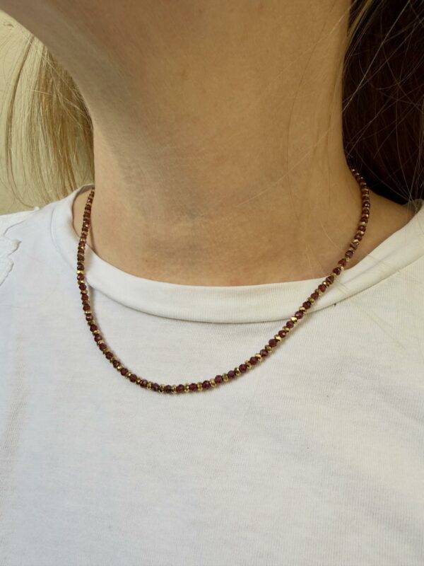 Collier Gaspard porté hématite et grenat