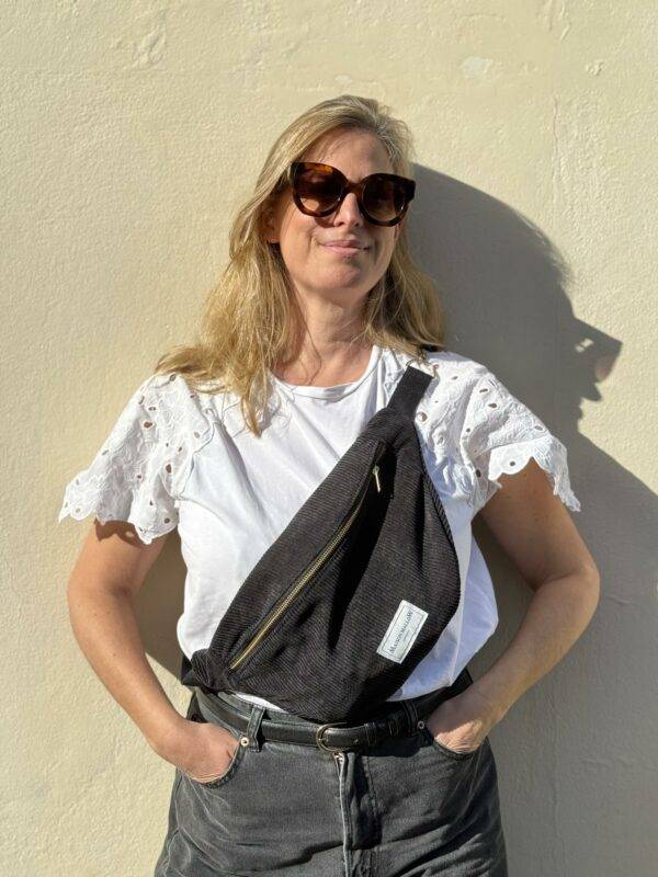 Sac banane velours côtelé noir femme face