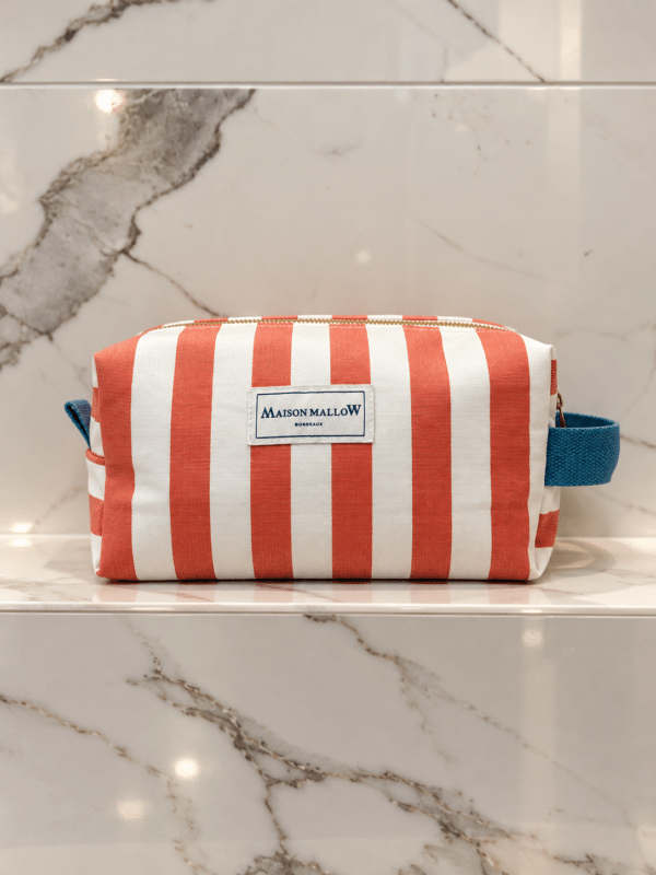 Trousse de toilette rayée rouge et blanche poignée bleue